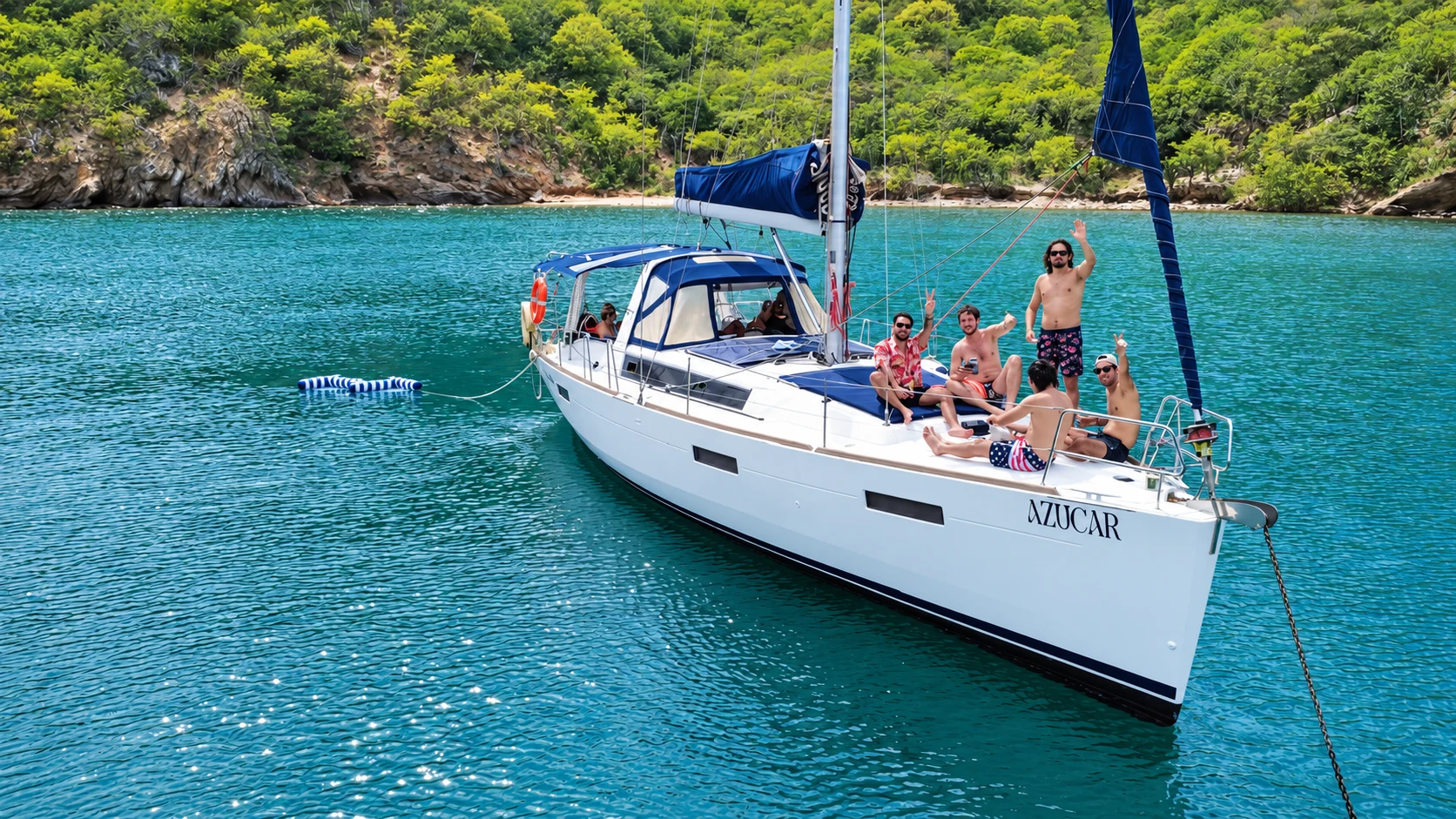 Velero en el mar de Bahía Concha