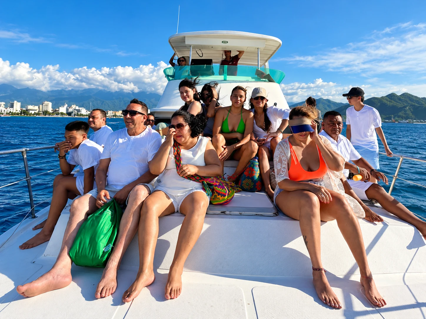 Familia disfrutando del Yate 6 playas en Santa Marta